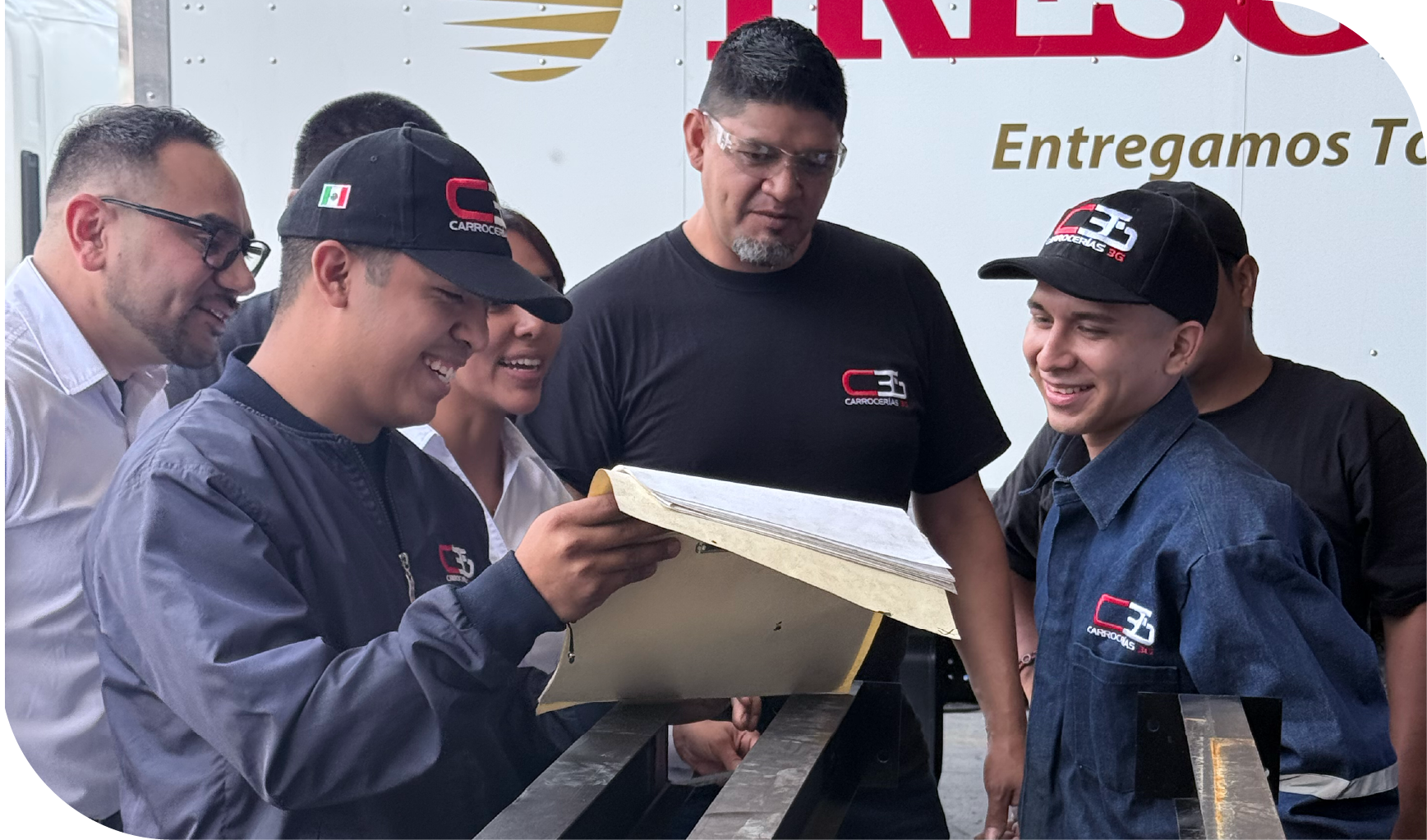 Carrocerías 3G equipo trabajando en una carrocería