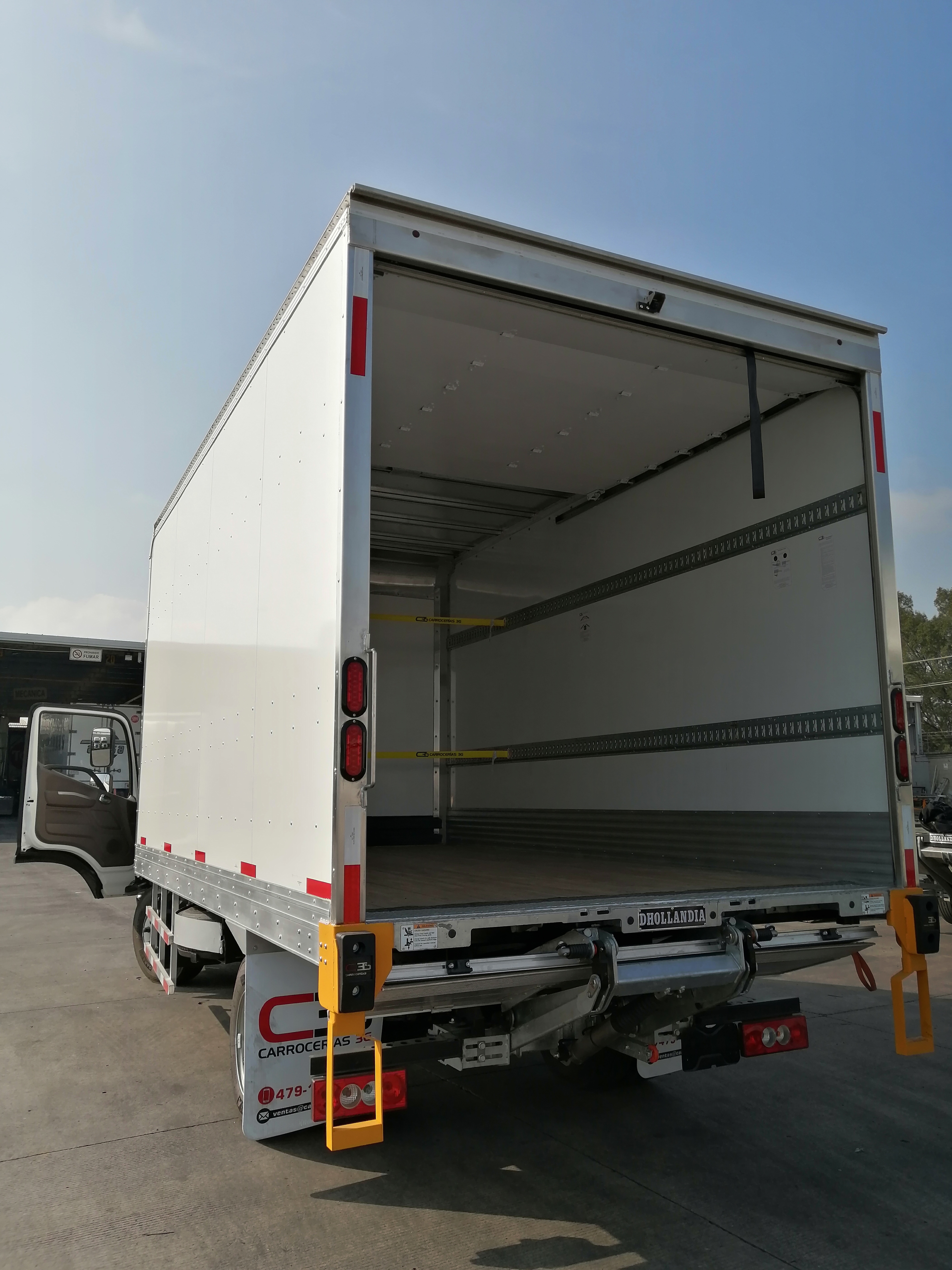 RAMPAS O ELEVADOR HIDRÁULICO